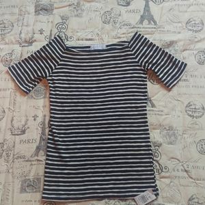 Off-the-shoulder Shirt🎽